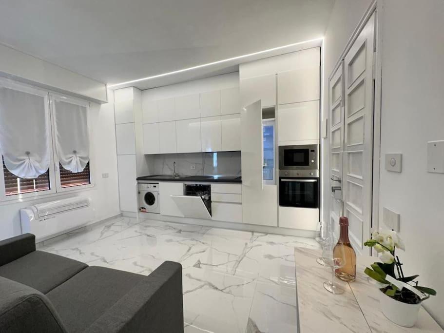 Suite Aurora Luxury In The Center Of Sanremo Exterior foto